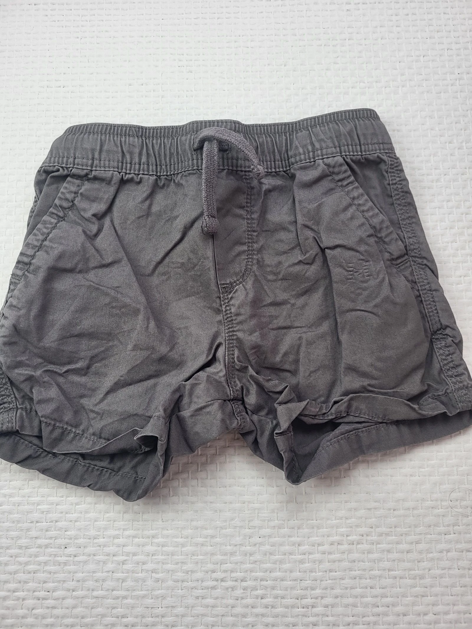 Short en toile gris anthracite Primark – 3/4 ans (104 cm)